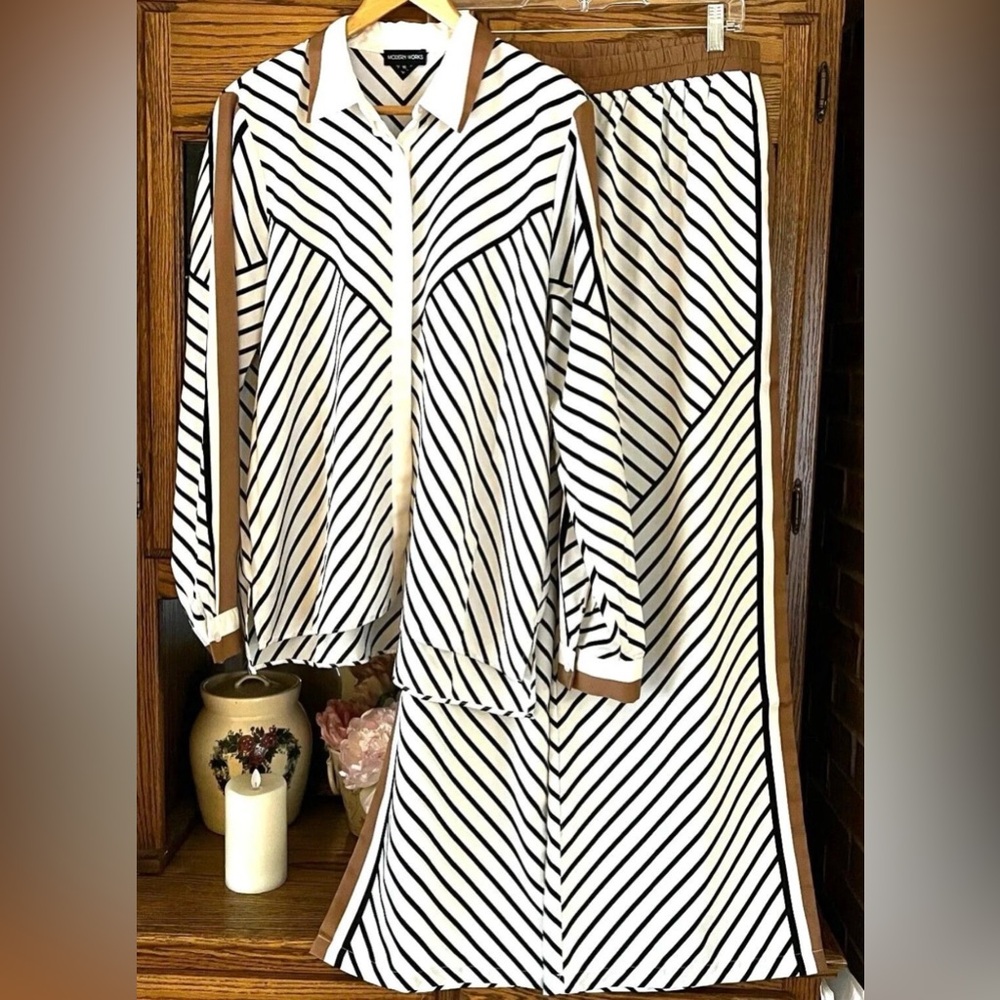 MODERN WORKS Striped Set